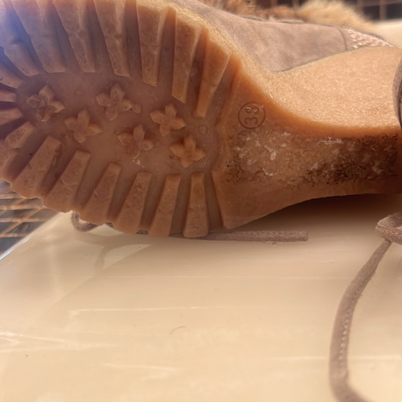 Adorable rabbit fur wedge booties - Picture 6 of 6